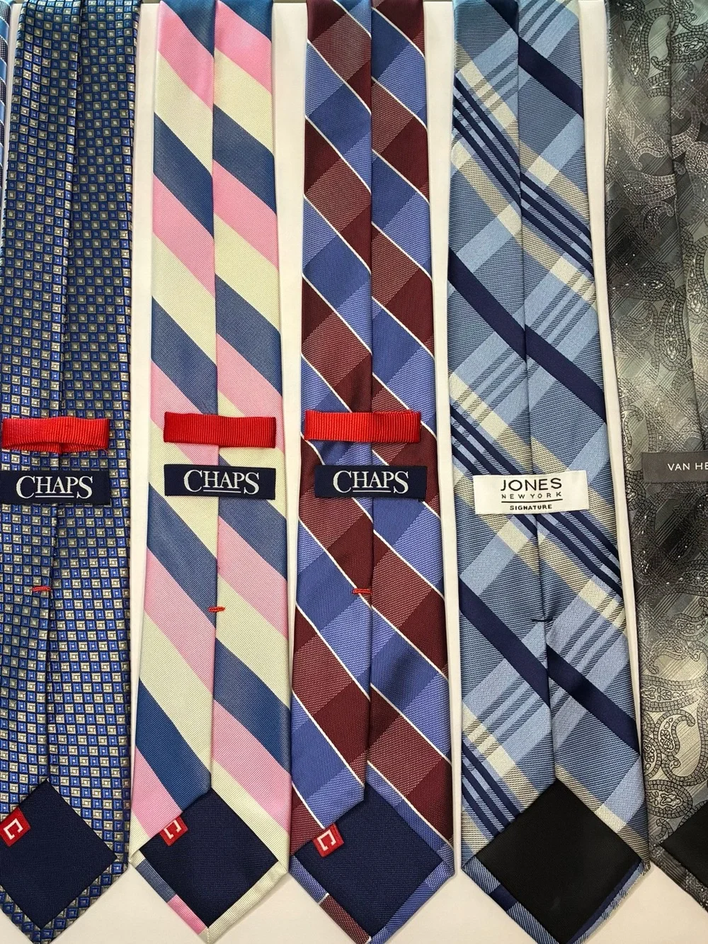 Lot of 26 Mens Designer Neckties in Very Excelant Condition. Polyester NO Junk